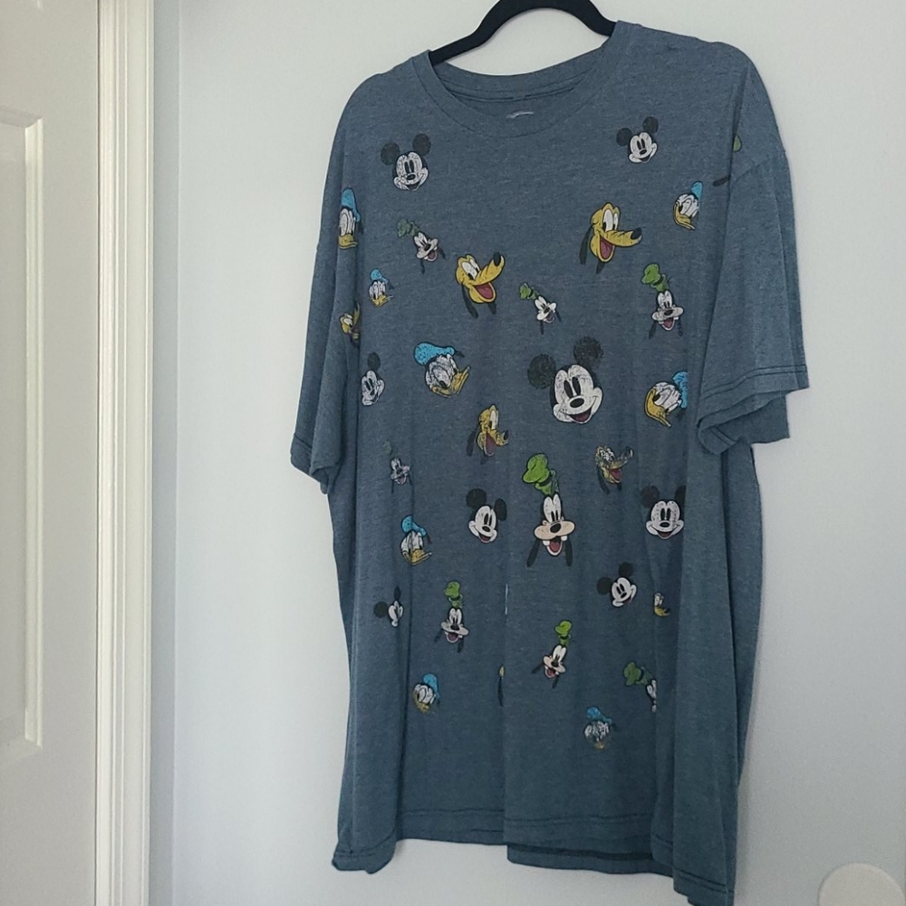 Disney 2XL 👕